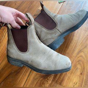 Women’s size 9 Blundstone square toe boot